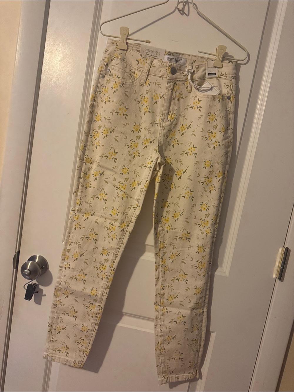 Judy Blue NWT Floral Print Mid rise Skinny 27 yellow white jean